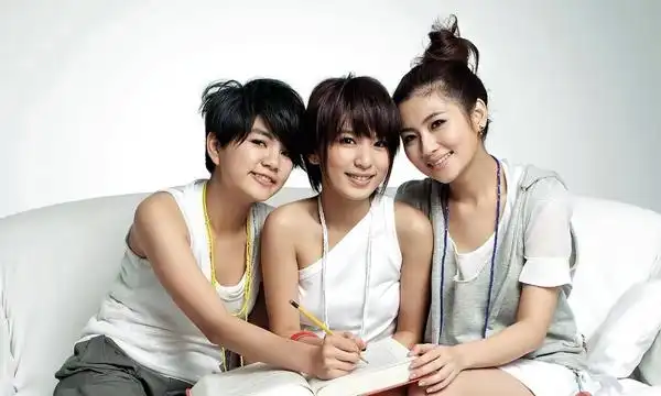 娱乐 滚动 > she成员单飞后都去干什么了 扒一扒she组合解散三大原因