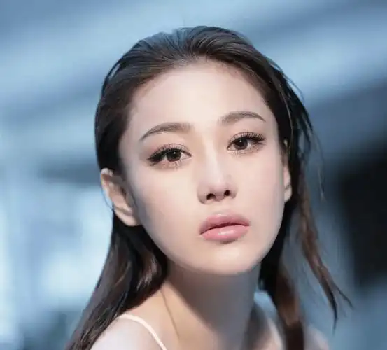 女神张馨予魅力爆棚!炸裂身材谁能抵挡?绝美曲线引发热议!_肌肤_性格_