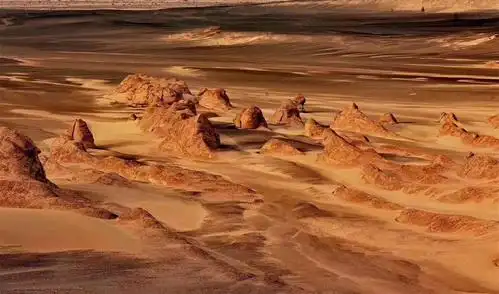 来一组2019最新的无人区雅丹地貌