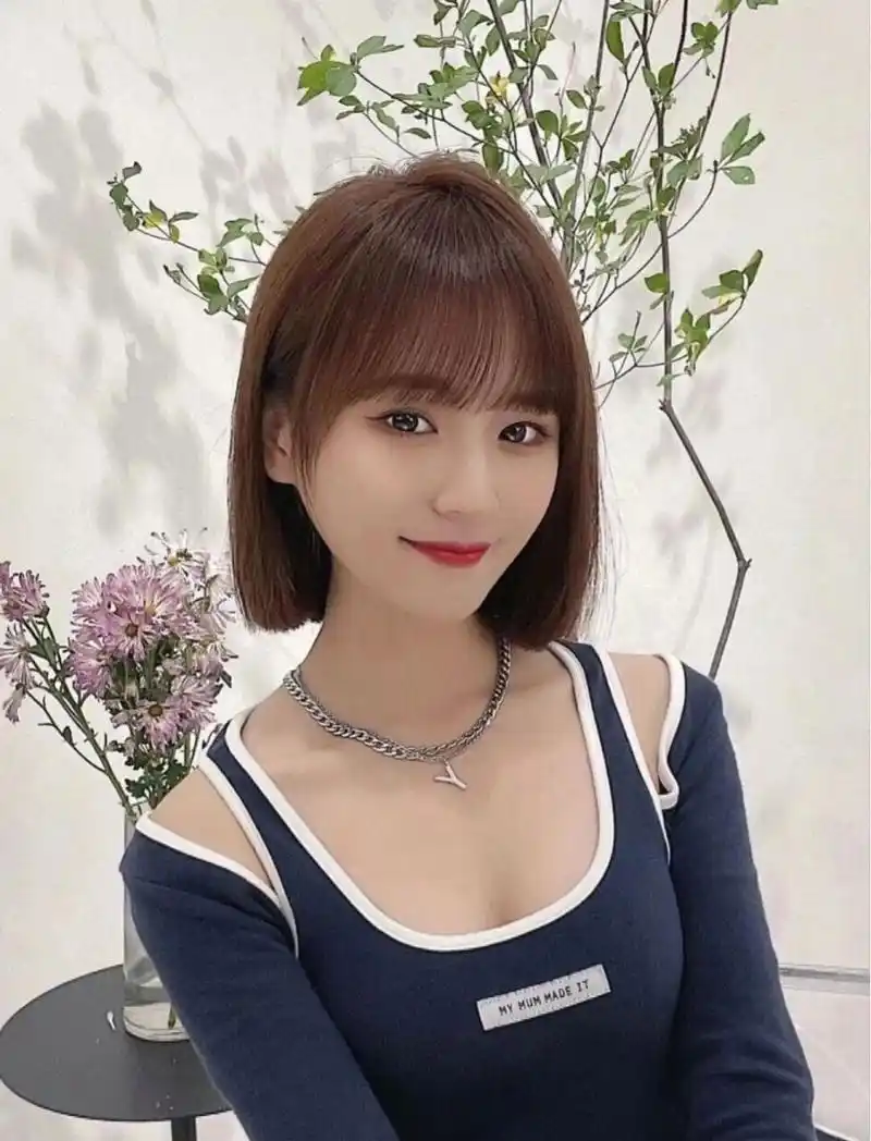 齐肩短发 不用打理就可以很美的短发发型沙发自来卷也可的一刀切短发