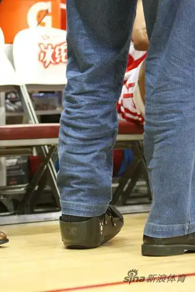 图文-[常规赛]老鹰vs火箭 姚明的脚还在恢复中