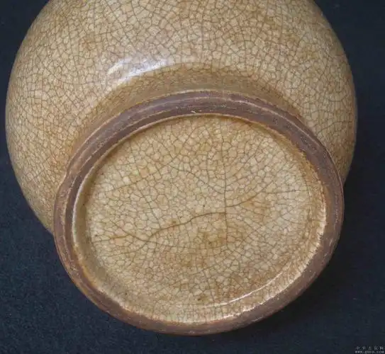 精美的清代中晚期哥釉螭龙双耳瓶(重上重拍)