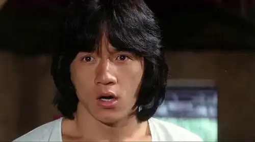 笑拳怪招:成龙的这部喜剧动作电影,看完不笑你打我