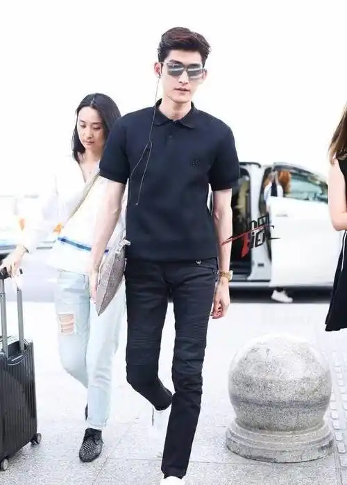 张翰一身黑装look现身机场,帅气十足._旗袍_速递_危情