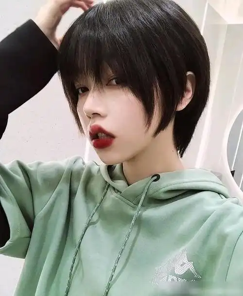 疫情在家发型爆炸2020年超火短发即将来袭剪它