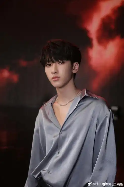 严浩翔的锁骨链