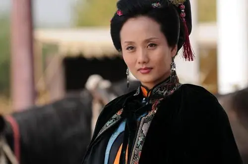 李颖加盟康百万展现女豫商万千风情