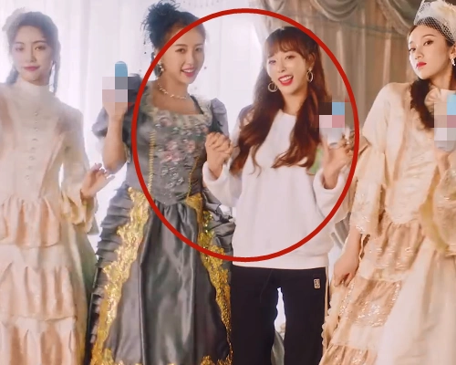 虞书欣孔雪儿为证姐妹关系,同穿复古宫廷装出镜,位置却暴露了真相