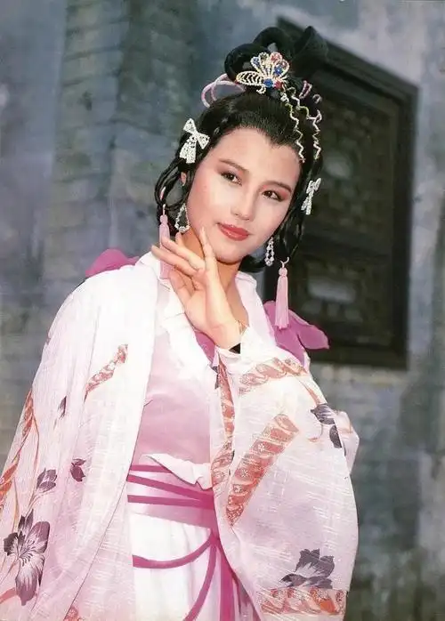 周海媚《赢单传奇》饰演蝴蝶夫人猜猜上图是谁?