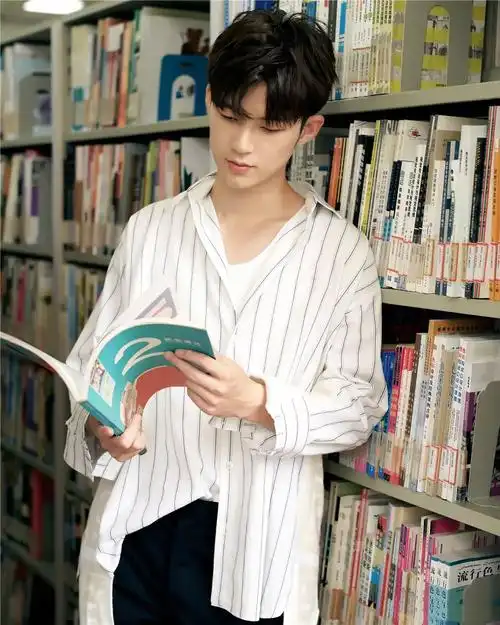 董力陈飞宇变身国民校草白衬衣校服裤穿出少年感青春范真吸睛