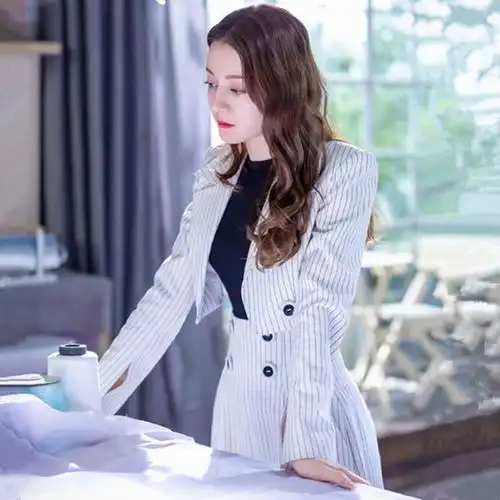 迪丽热巴幸福触手可及周放同款衣服女短款条纹小西装外套裤子套装