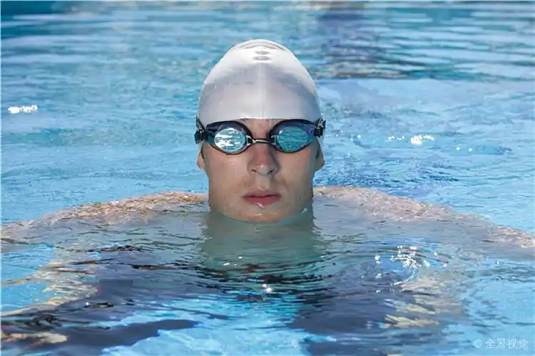 男性_游泳_游泳池_头像_特写_高清图片_全景视觉