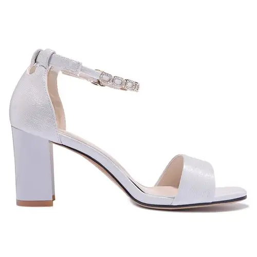 70126白色 一字软面皮时尚搭扣凉鞋 欧洲风时尚高跟鞋 女鞋