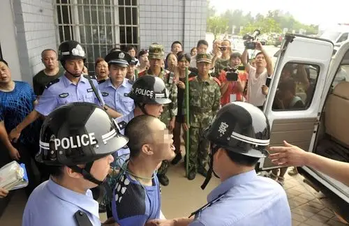 高清组图27岁毒贩死刑前情绪失控大喊照顾好我妈