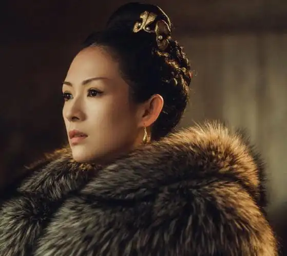 章子怡也跌下神坛看她受伤后的素颜照也太真实了