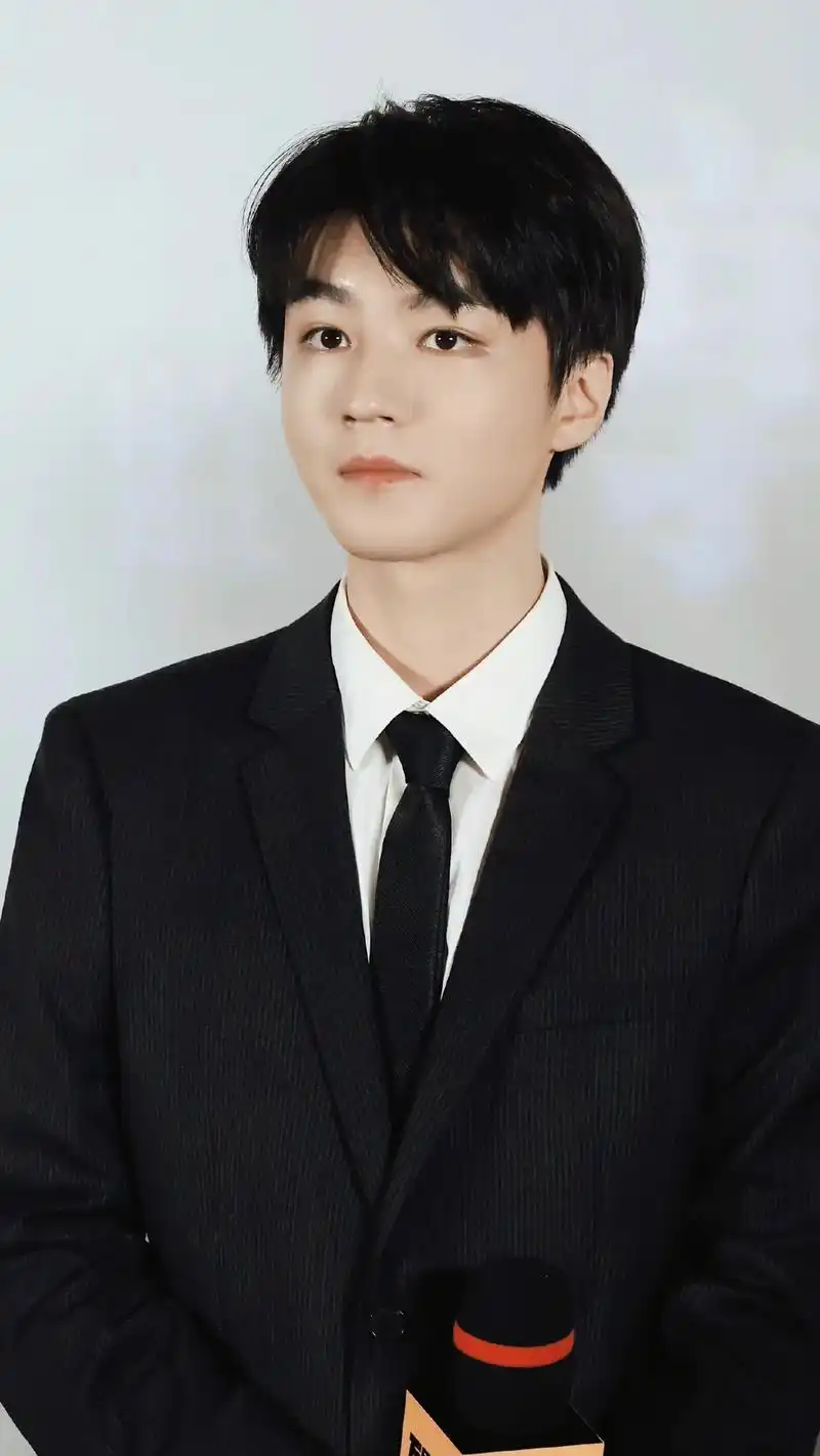 帅气与可爱并存的完美颜值呀.#王俊凯 #宝藏男孩 #少年感  - 抖音