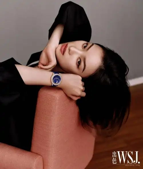 倪妮修身套装勾勒纤细腰肢 大秀美背气场全开