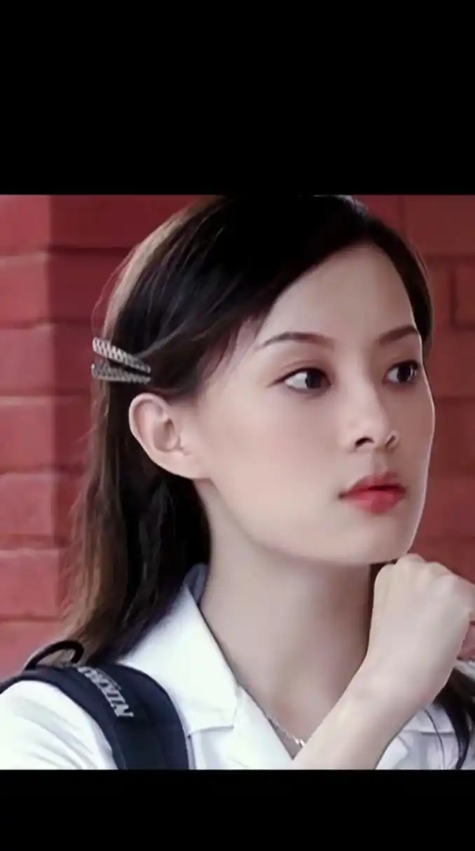 被孙俪年轻时的颜值惊艳到了吧?唯一的缺点就是这眼神太凶了点!