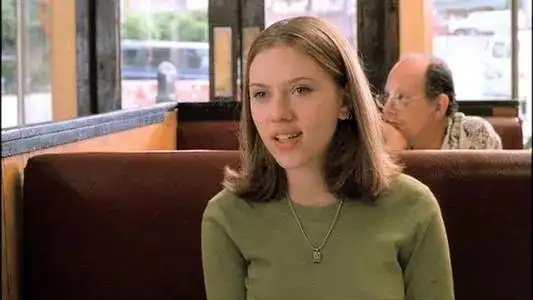 9,在《小鬼当家3》中,寡姐演过"小鬼"的姐姐;10,寡姐的前夫是瑞安雷兹