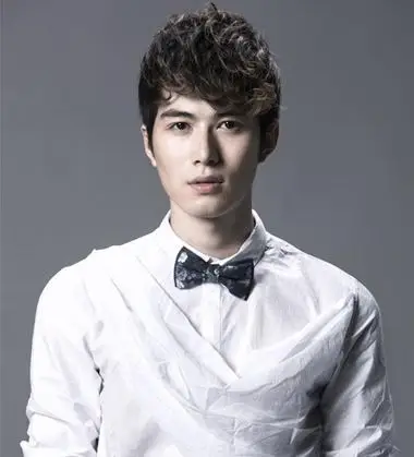 2016款烟花烫发型让男生变得更帅