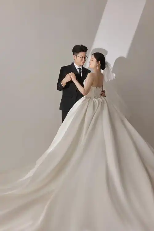 宋先生最爱的两张#晒一晒我的婚纱照 - 抖音