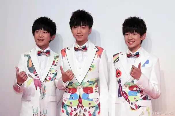 在2017年的《快乐大本营》舞台上,tfboys的王源,王俊凯,易烊千玺带来