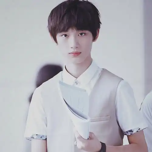 能分析一下丁程鑫的长相吗,你觉得哪个时期的他最好看? - 知乎