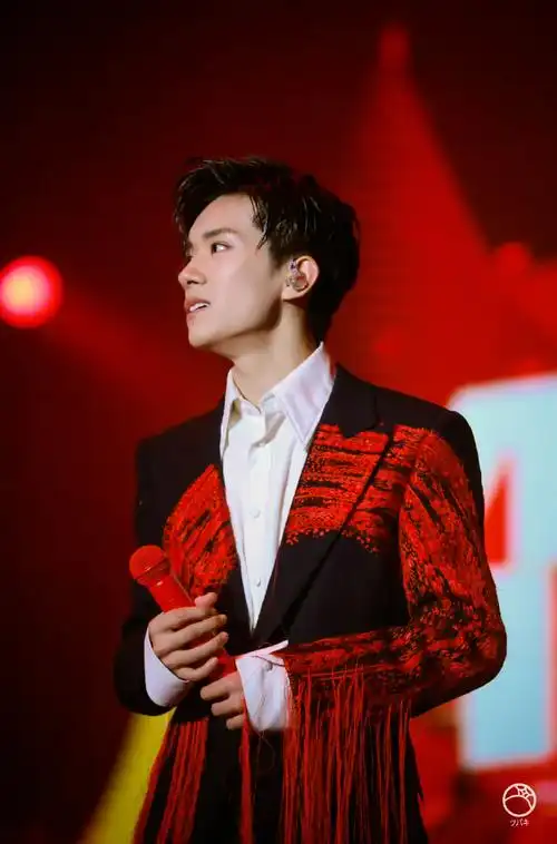 易烊千玺燚s成年礼