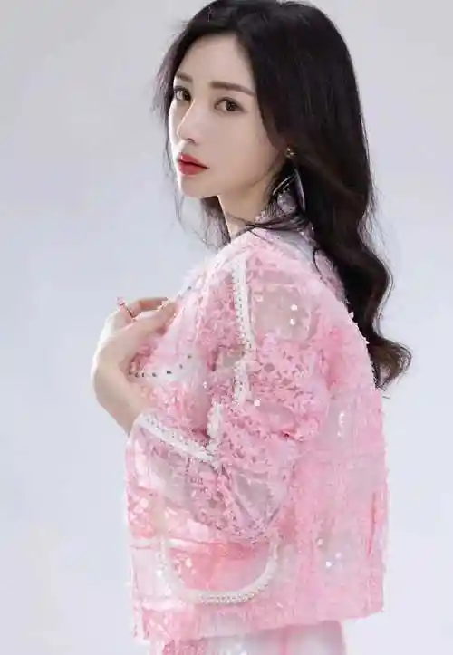 2020年,柳岩与大鹏合作主演了喜剧电影《大赢家》,为观众带来