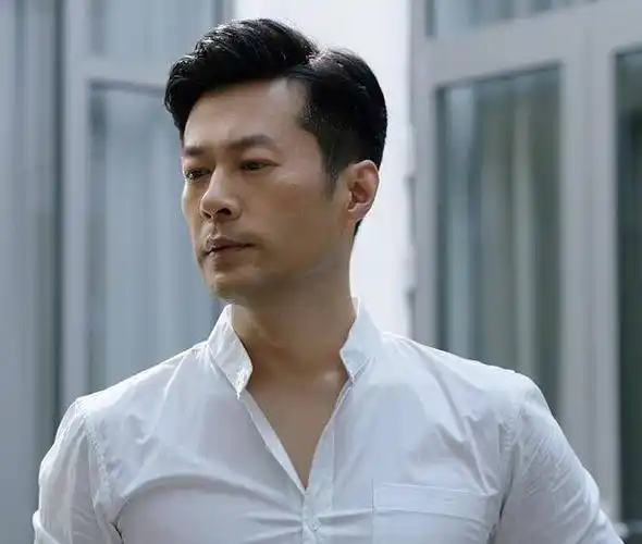 如果是这样,那就更符合他的打法了.在中国70后男演员中,谭凯有点特别.