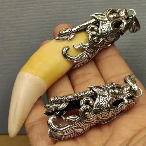 新款鱼化龙复古铜镀银订制虎牙套托霸气爪子镶嵌男士吊坠熊牙包银