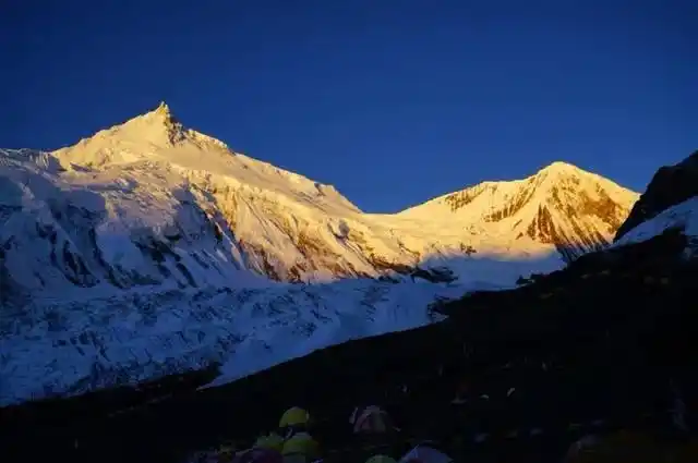 谷登登山队再创辉煌,成功登顶世界第八高峰——马纳斯鲁峰