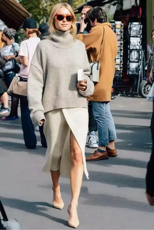 王菲"天后"气质太惊艳,穿豆沙紫针织衫拍内衣广告,高级感绝了