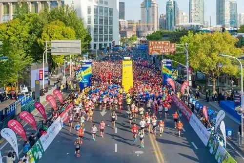 2021上海半程马拉松418举办日是浦东开发开放31周年纪念6000名跑者