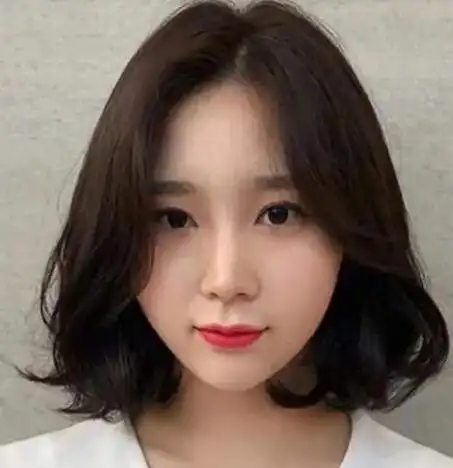 女生八字刘海短发发型图片