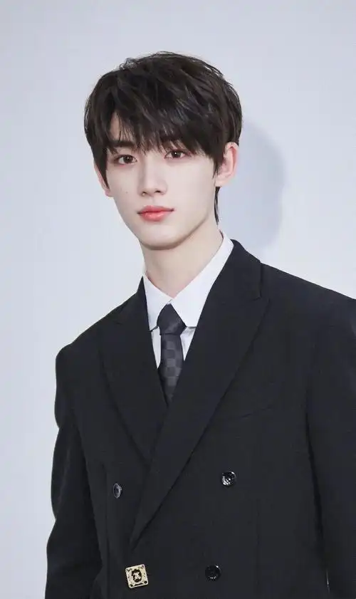 壁纸丁程鑫高清无水印壁纸