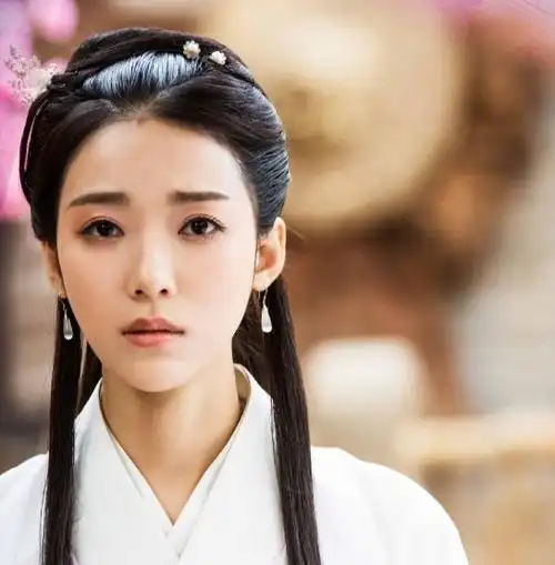 《十里桃花后传》是一部搞笑喜剧电视剧,故事以原著大结局为开始,男女