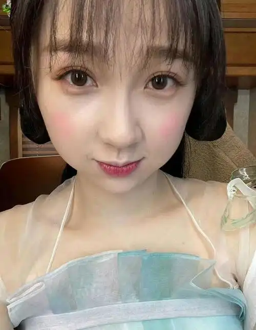 240216迷人怼脸女神虞书欣清新可爱获粉丝无限点赞