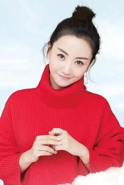 于正投资3亿元,2亿都花在了服装道具上,本来女一号就是想请杨蓉来