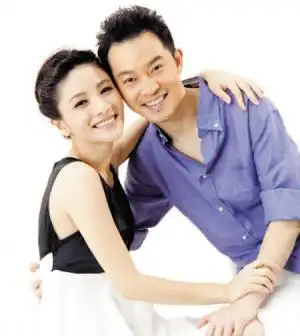 沙溢因《武林外传》中白展堂一角一炮走红,与其相恋多年的女友胡可早