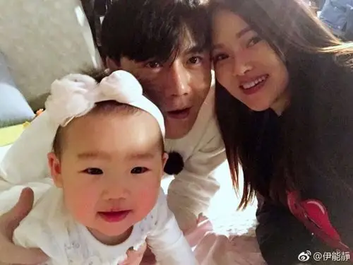 伊能静 秦昊   年龄相差10岁)