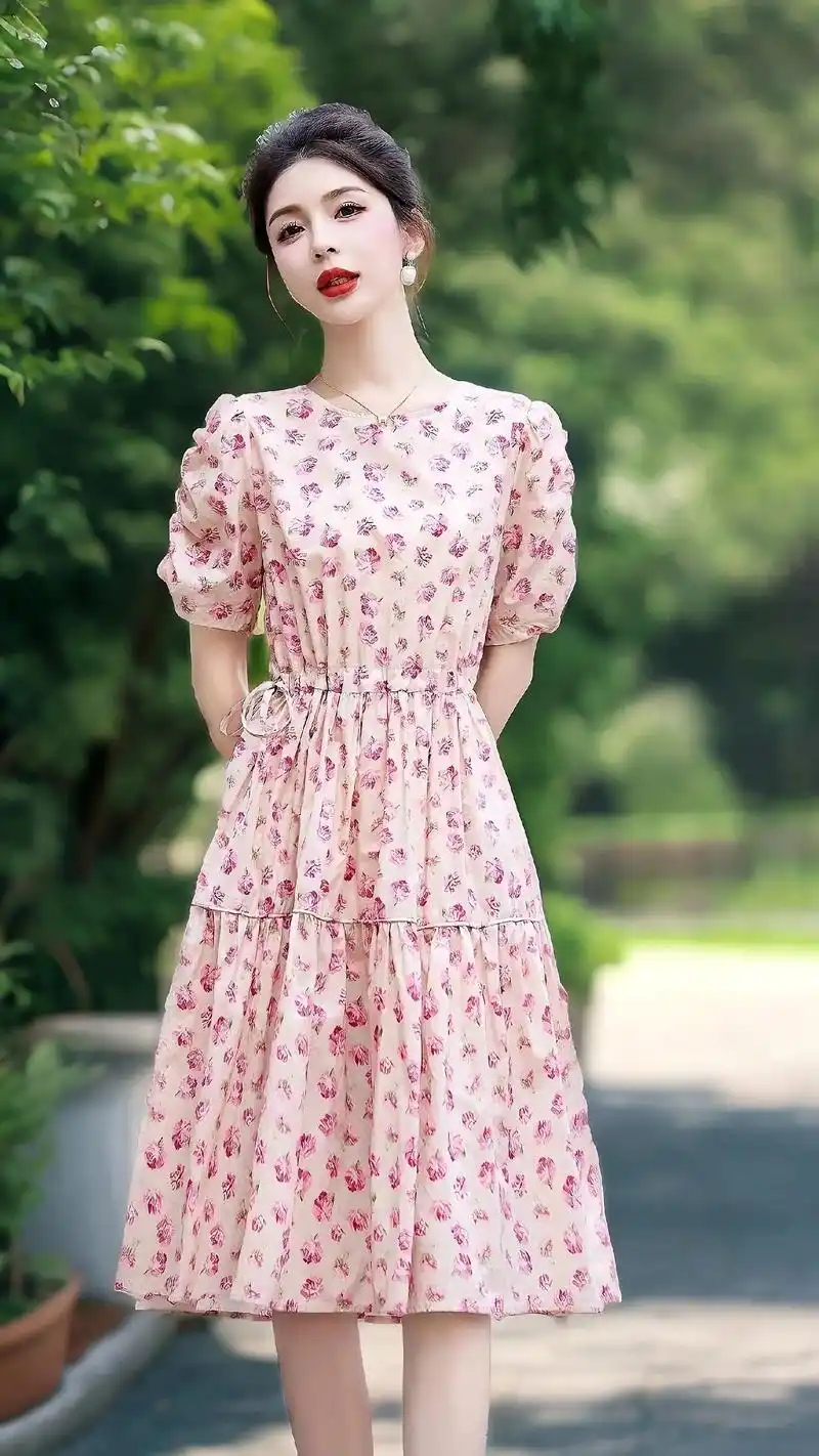 轻奢法式碎花连衣裙女2024夏季新款时尚