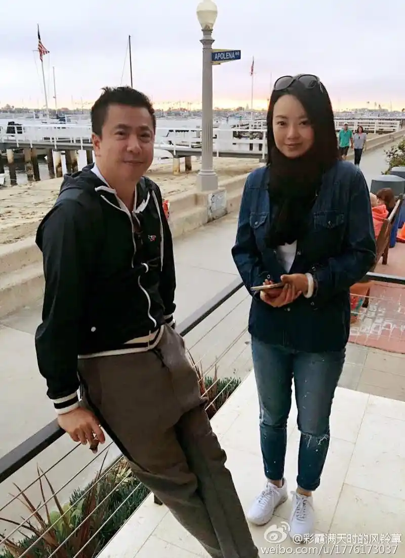 列表查看 大图 全屏观看 7 / 9 新浪娱乐讯 日前,王中磊妻子在微博晒