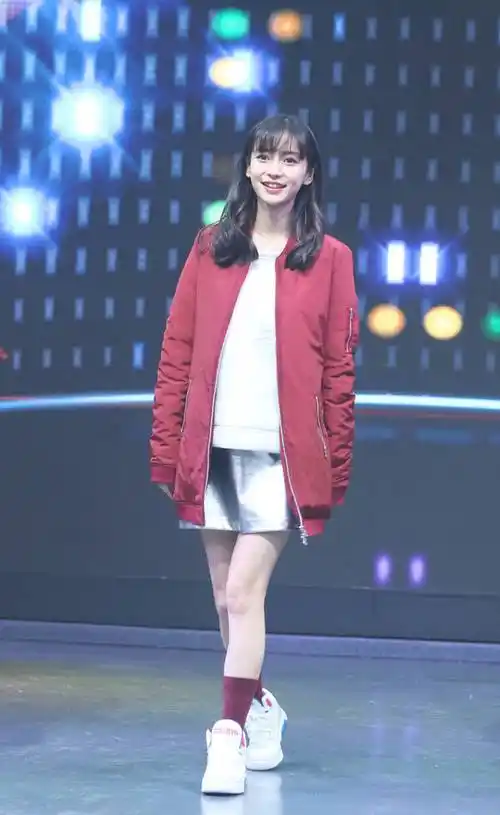 angelababy和教主正式升级为"辣妈萌爸"!