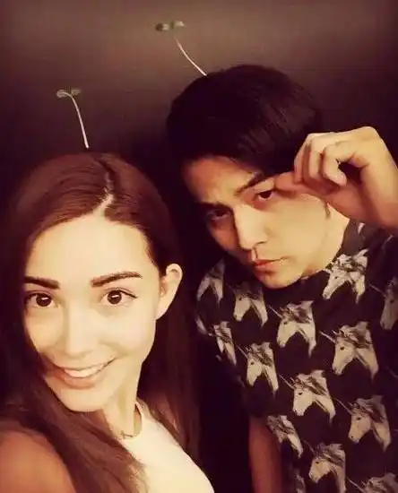 44岁周杰伦情人节晒与29岁昆凌合照,老夫少妻的幸福秘诀有3点_周天王