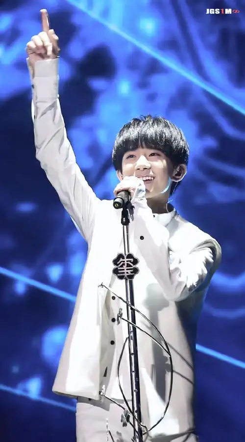 易烊千玺电影小小的我##四字 易烊千玺 yyqx 四字弟弟