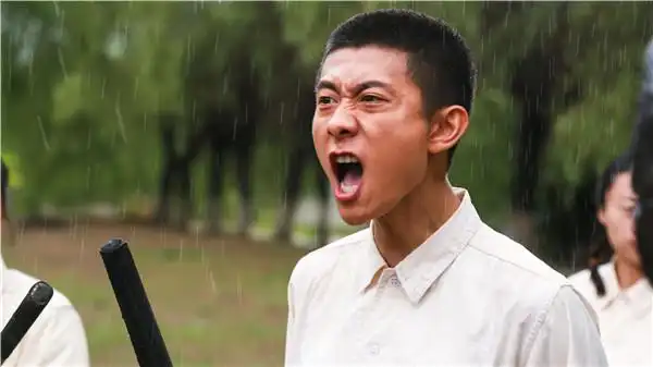 p>张一山,1992年5月5日出生于北京市西城区,毕业于 a target="_blank