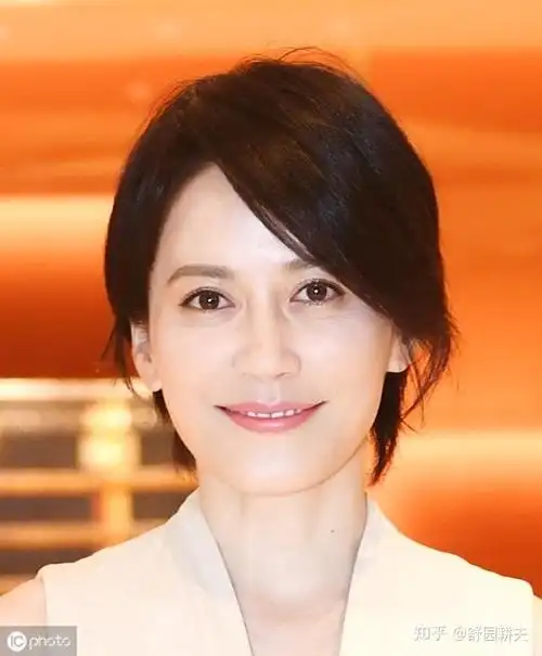 比如,王菲,俞飞鸿就属于下颚线条和颧骨比较明显的.