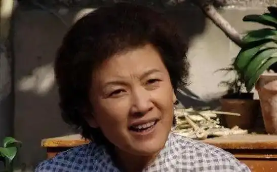 演员宋春丽:为了事业终身未育,61岁选择收养孩子,她后悔了吗?