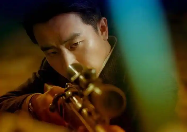 瞄准电视剧黄轩剧照_两集全网收视第一,谍战剧《瞄准》热播,两大主演